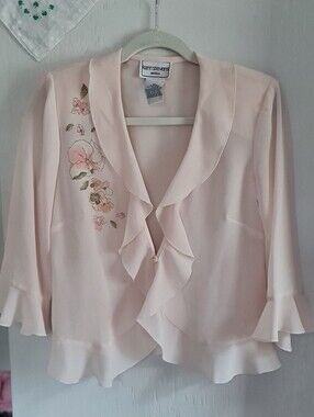 Elegant Karen Stevens Pale Oatmeal Ruffle Floral Blazer